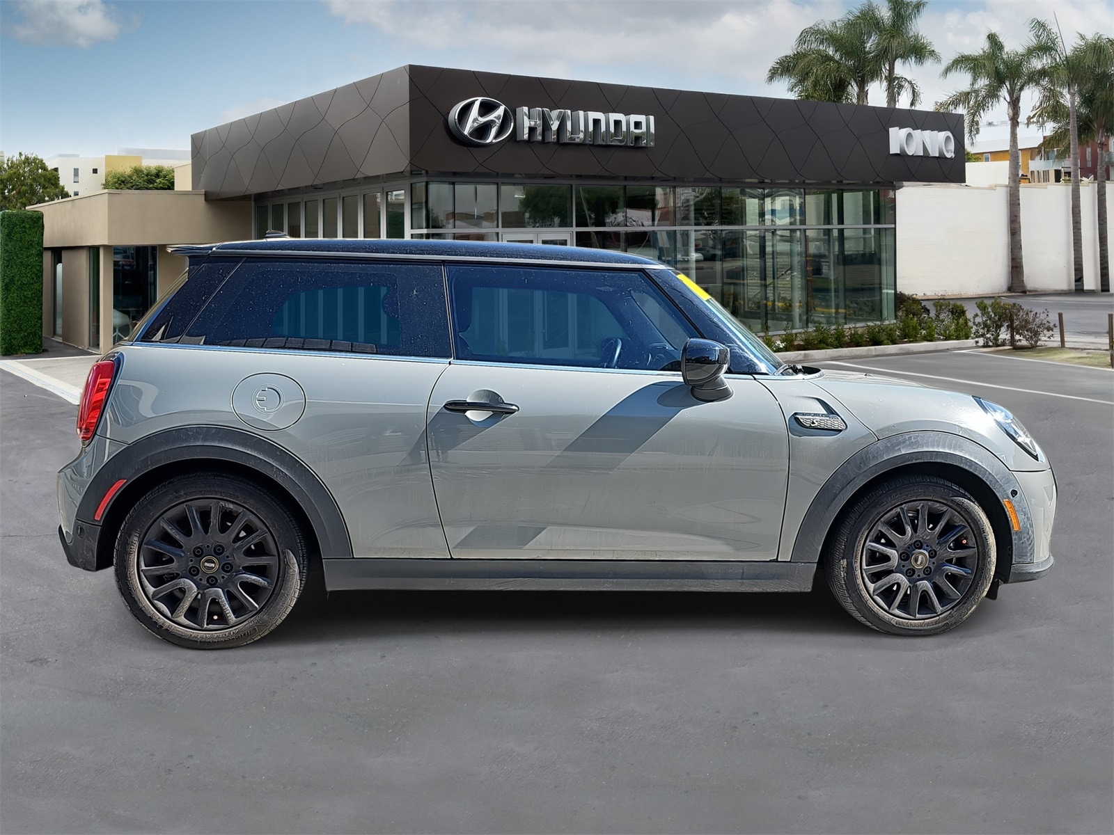 Used 2022 MINI Hardtop 2 Door SE with VIN WMW13DJ02N2R58826 for sale in Santa Monica, CA