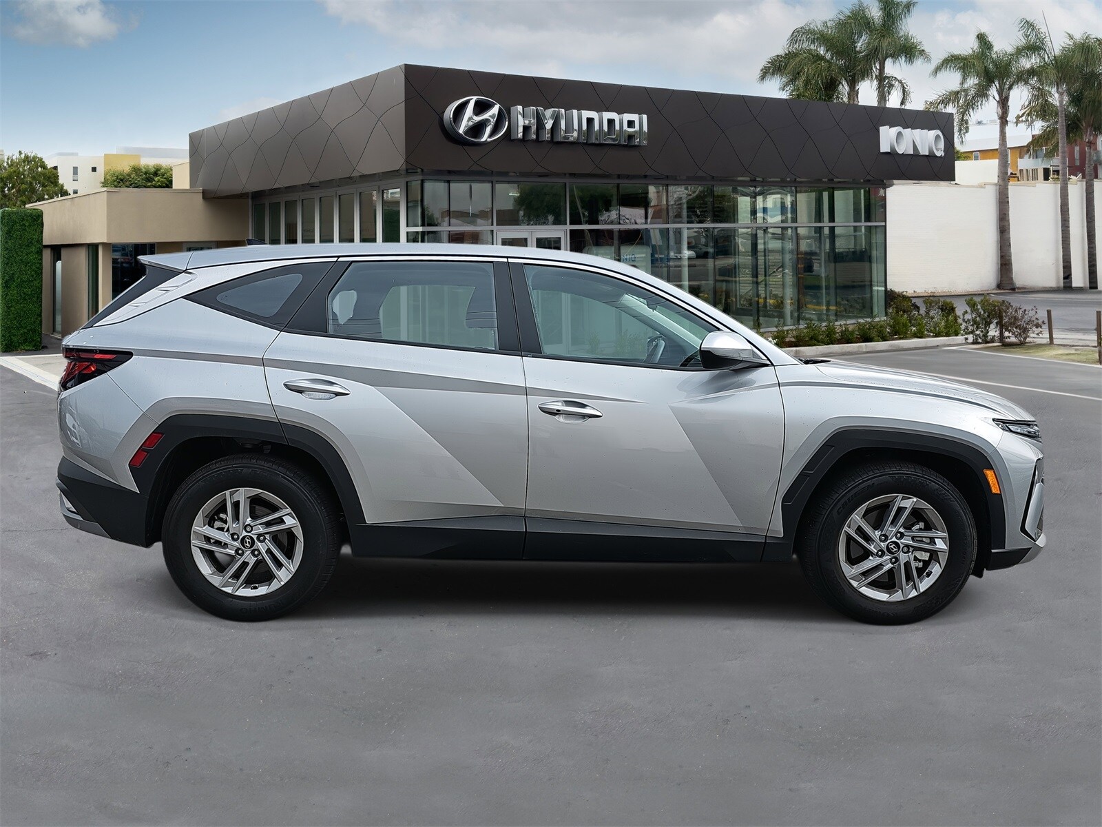 2025 Hyundai Tucson SE photo 2