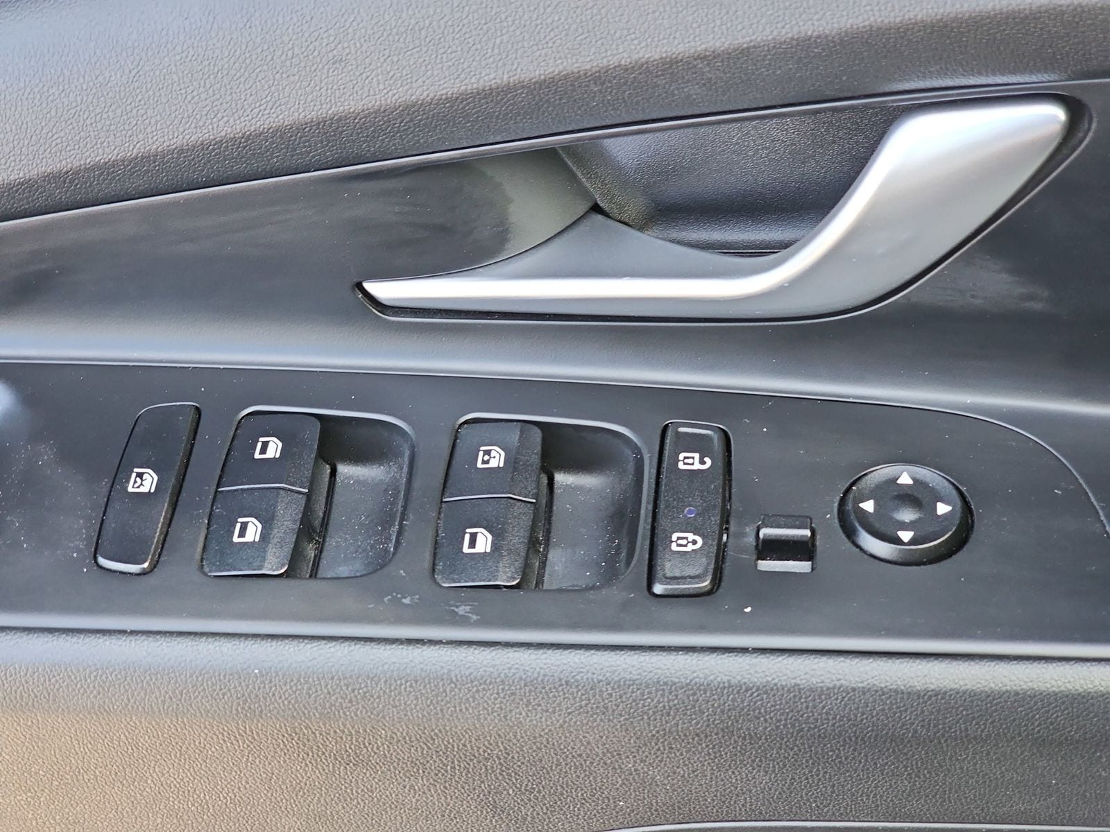 2022 Hyundai Elantra Limited - Photo 32