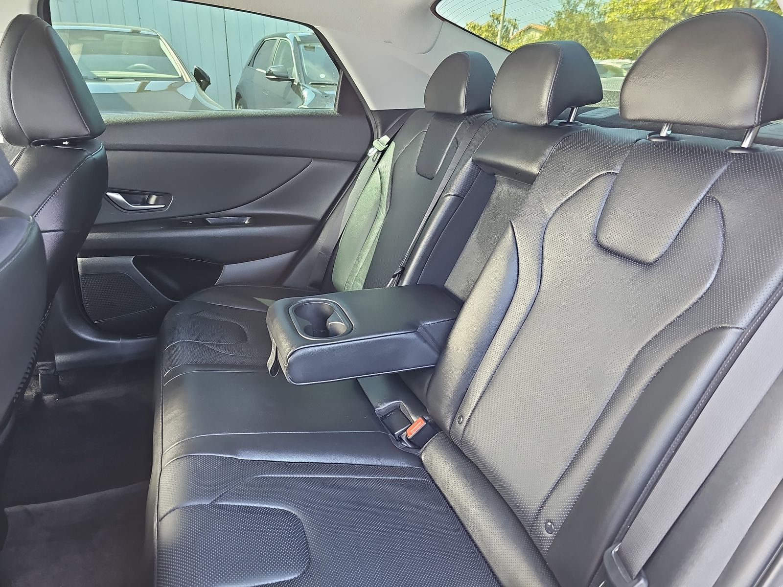 2022 Hyundai Elantra Limited - Photo 13