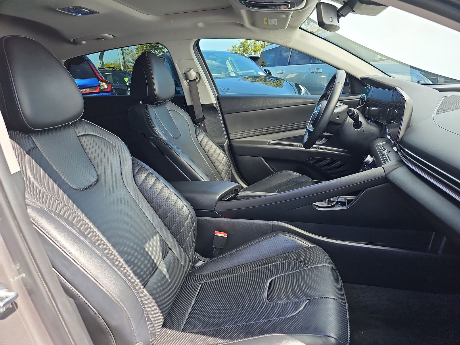 2022 Hyundai Elantra Limited - Photo 10