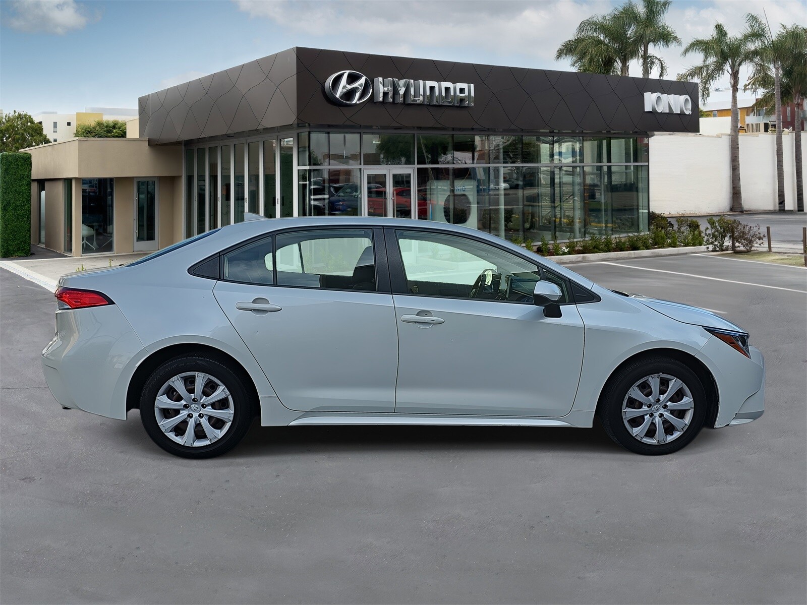 2021 Toyota Corolla LE photo 2