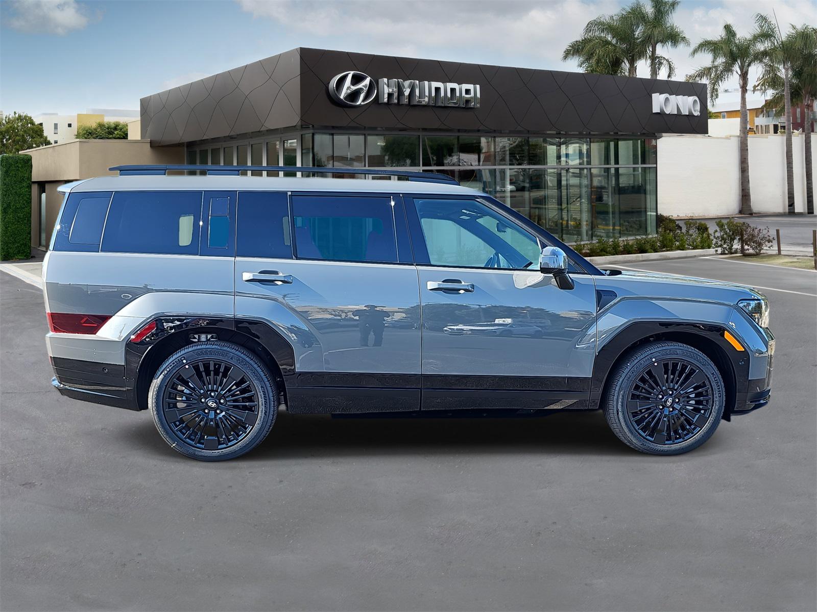 2025 Hyundai Santa Fe Calligraphy photo 2