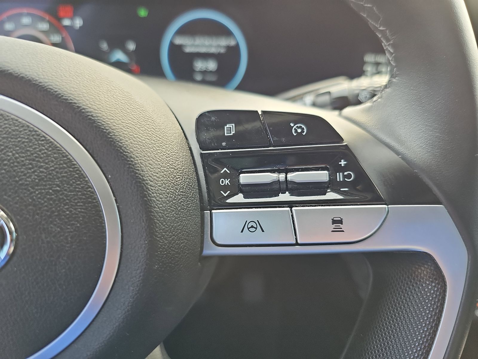 2022 Hyundai Elantra Limited - Photo 17