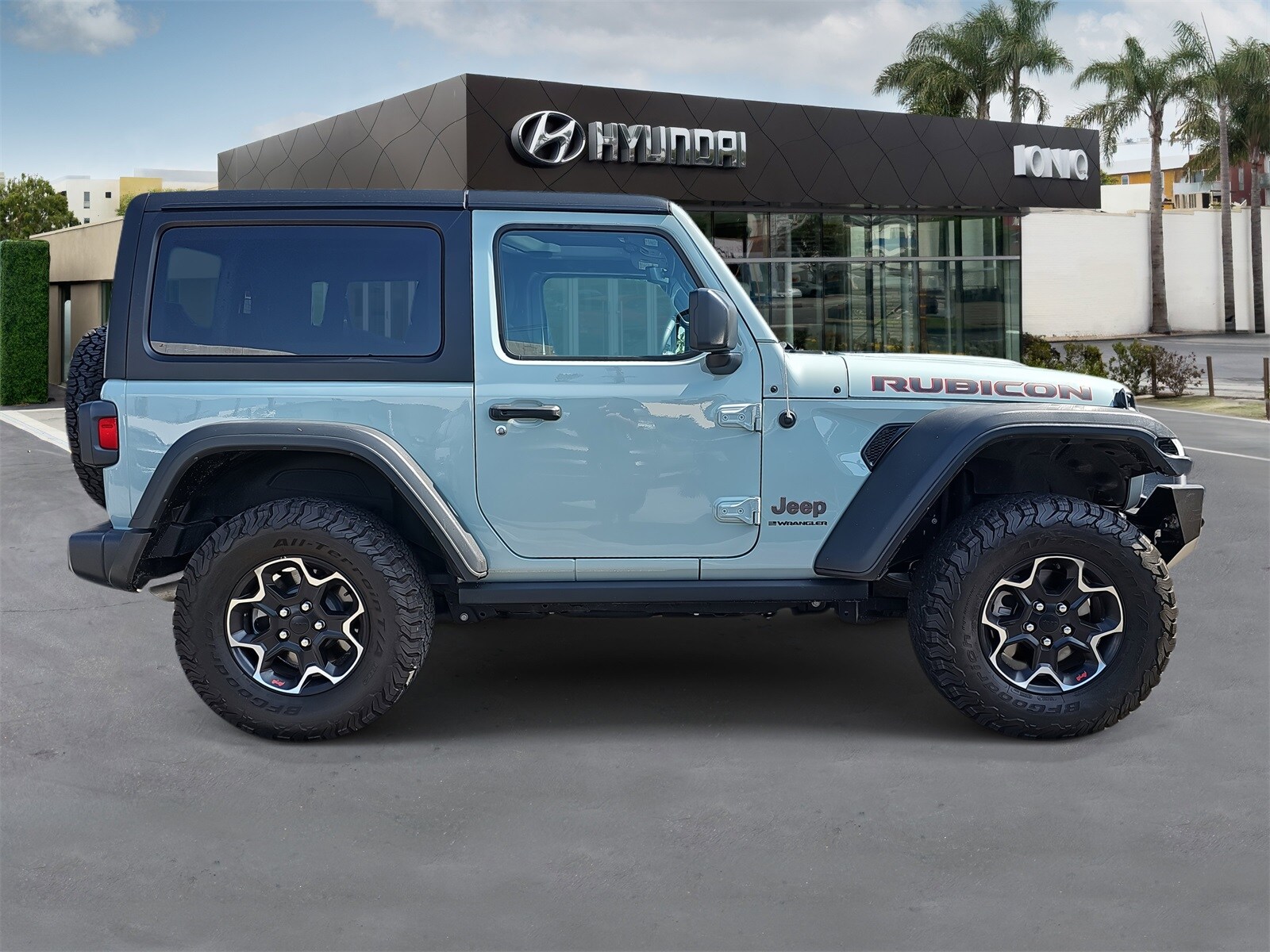 2023 Jeep Wrangler Rubicon photo 2