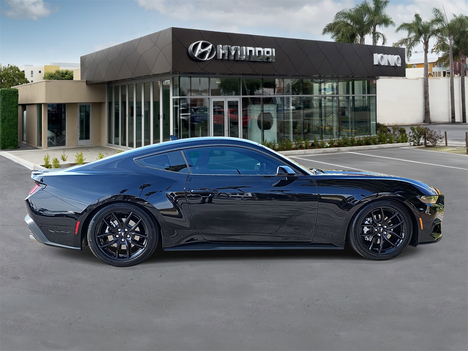 2025 Ford Mustang EcoBoost photo 2