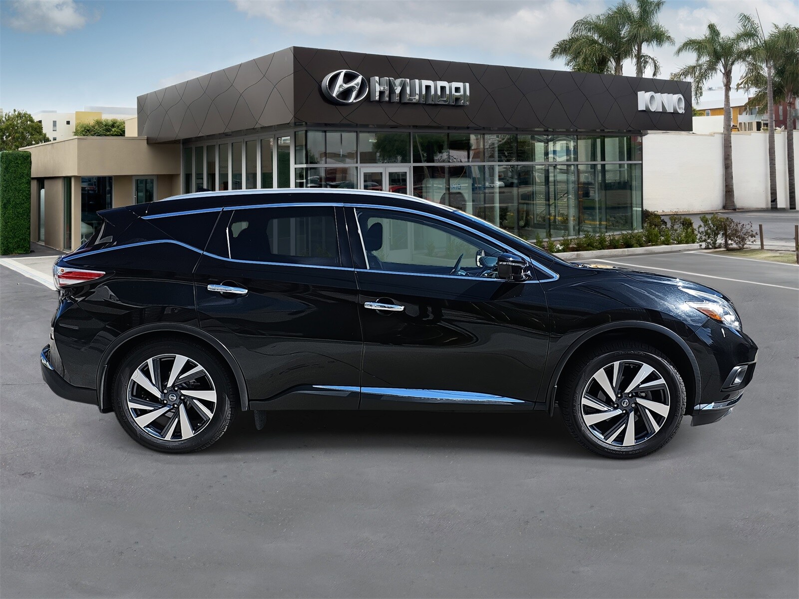 2017 Nissan Murano Platinum photo 2