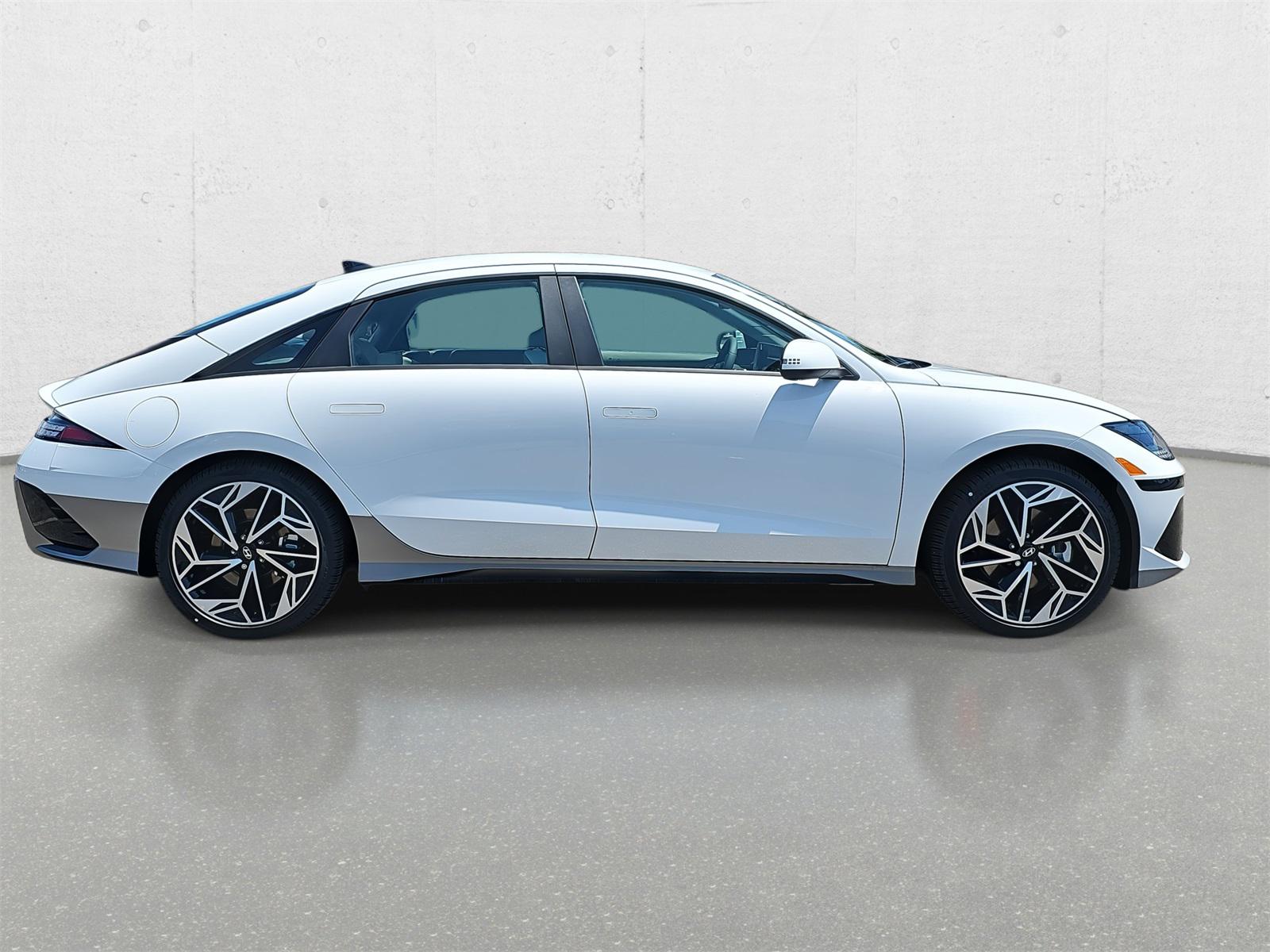 2025 Hyundai Ioniq 6 SEL photo 2