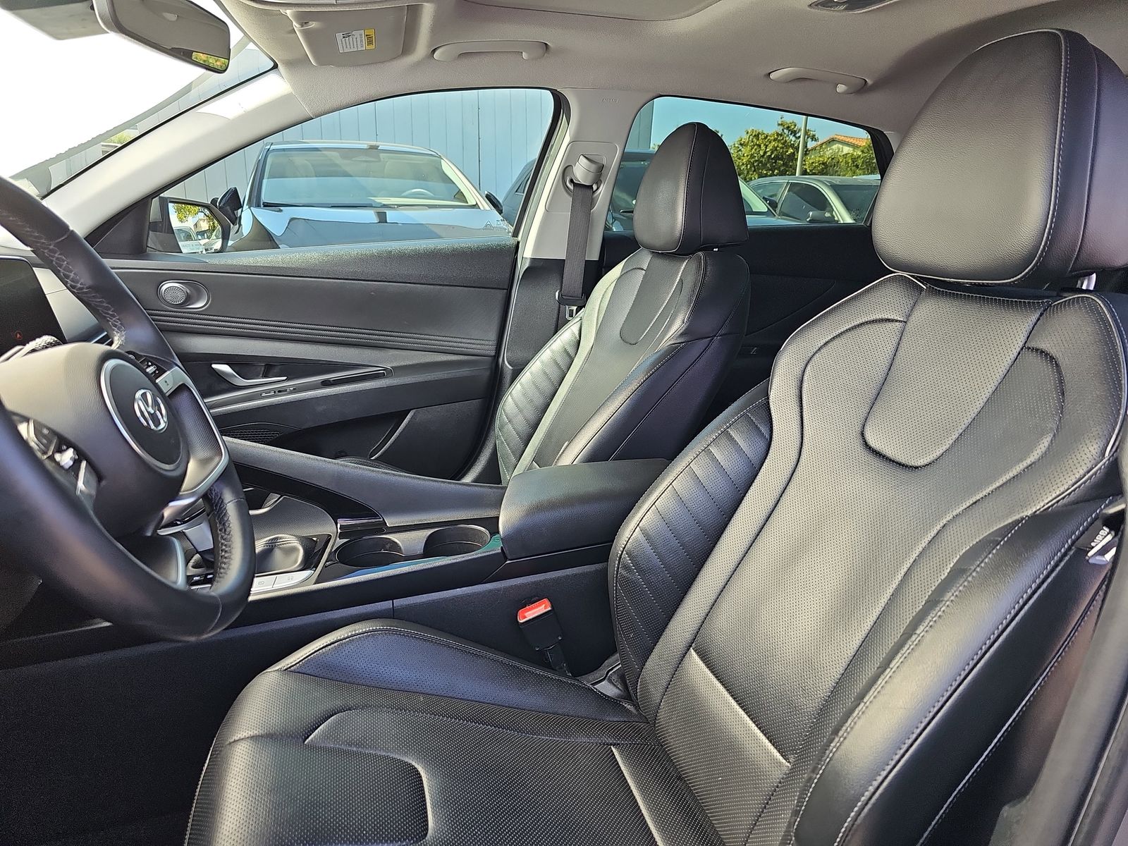 2022 Hyundai Elantra Limited - Photo 14