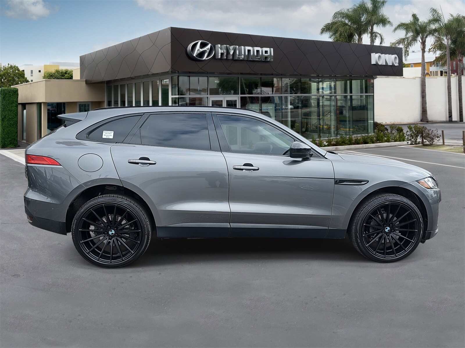 2019 Jaguar F-PACE Premium photo 2