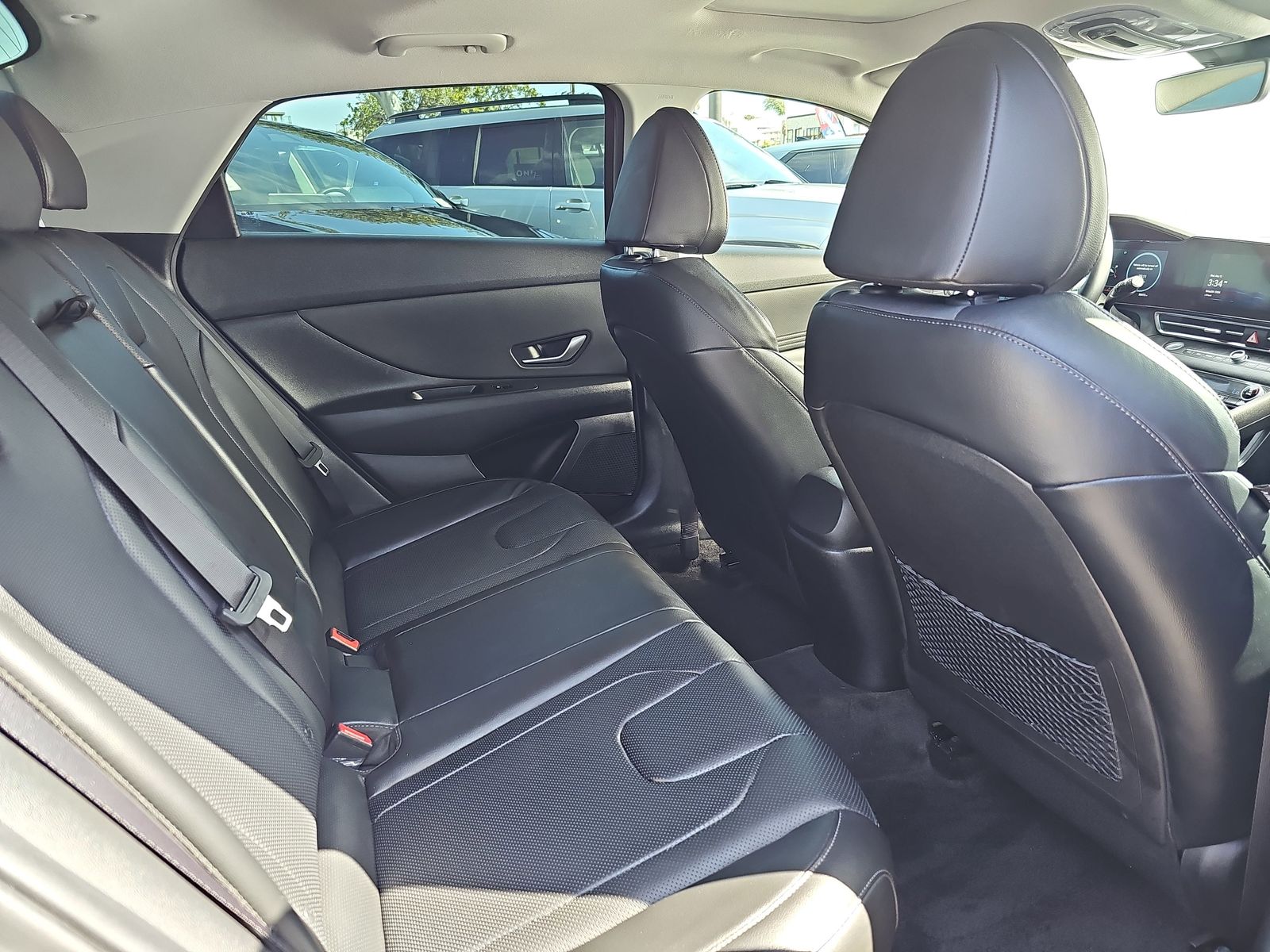 2022 Hyundai Elantra Limited - Photo 11