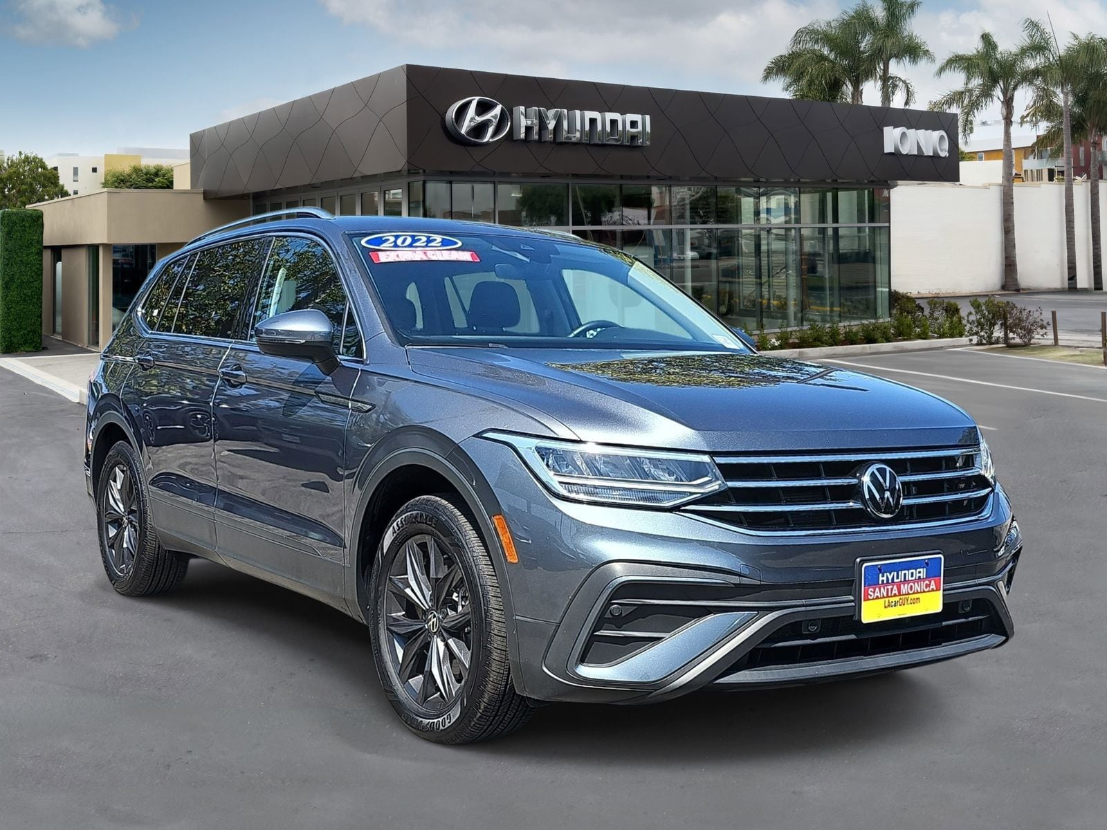 2022 Volkswagen Tiguan 2.0T SE's photo