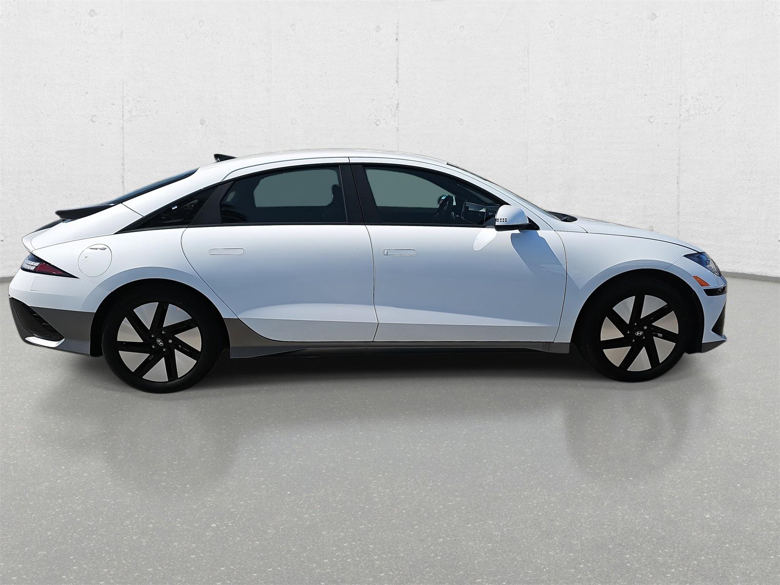 2025 Hyundai Ioniq 6 SE photo 2