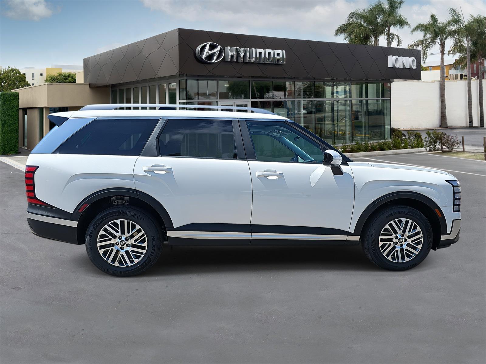 2026 Hyundai Palisade SEL photo 2