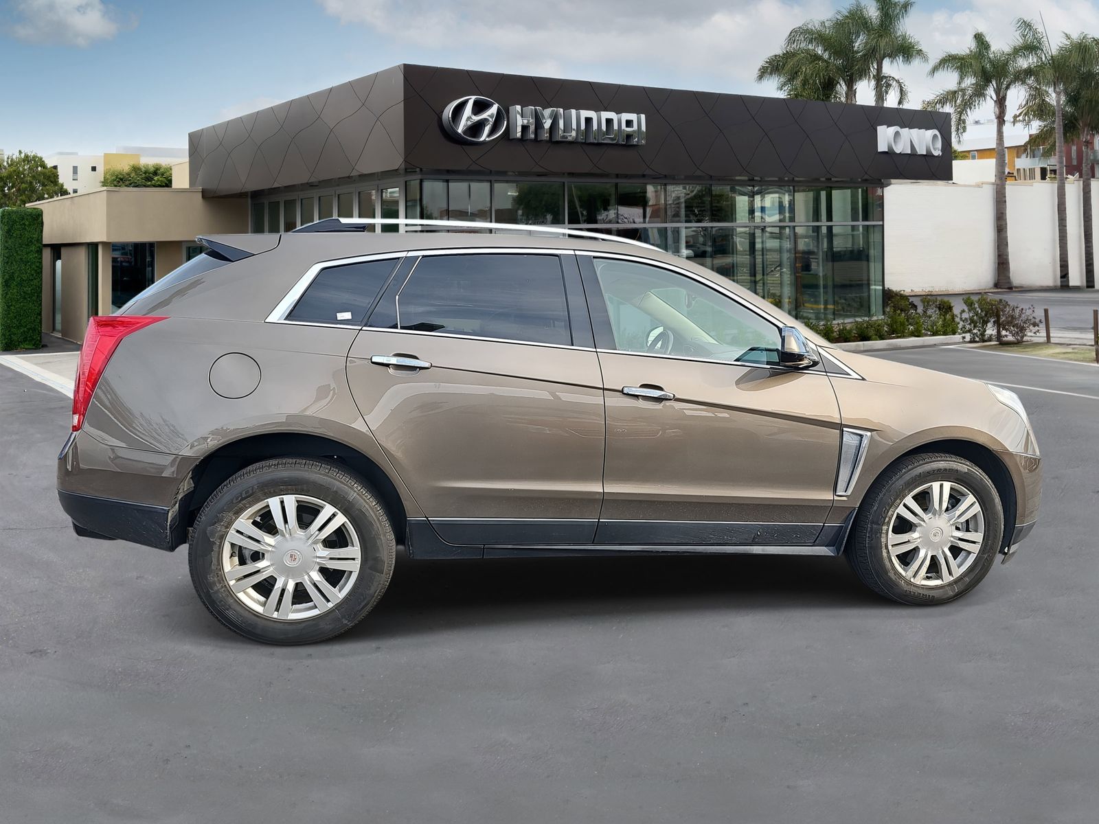 Used 2016 Cadillac SRX Luxury Collection with VIN 3GYFNBE37GS510787 for sale in Santa Monica, CA