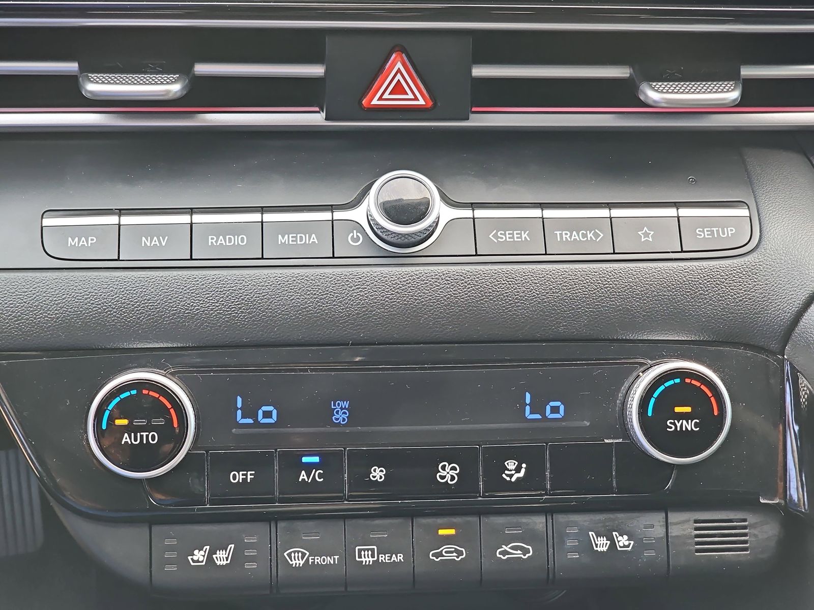 2022 Hyundai Elantra Limited - Photo 26