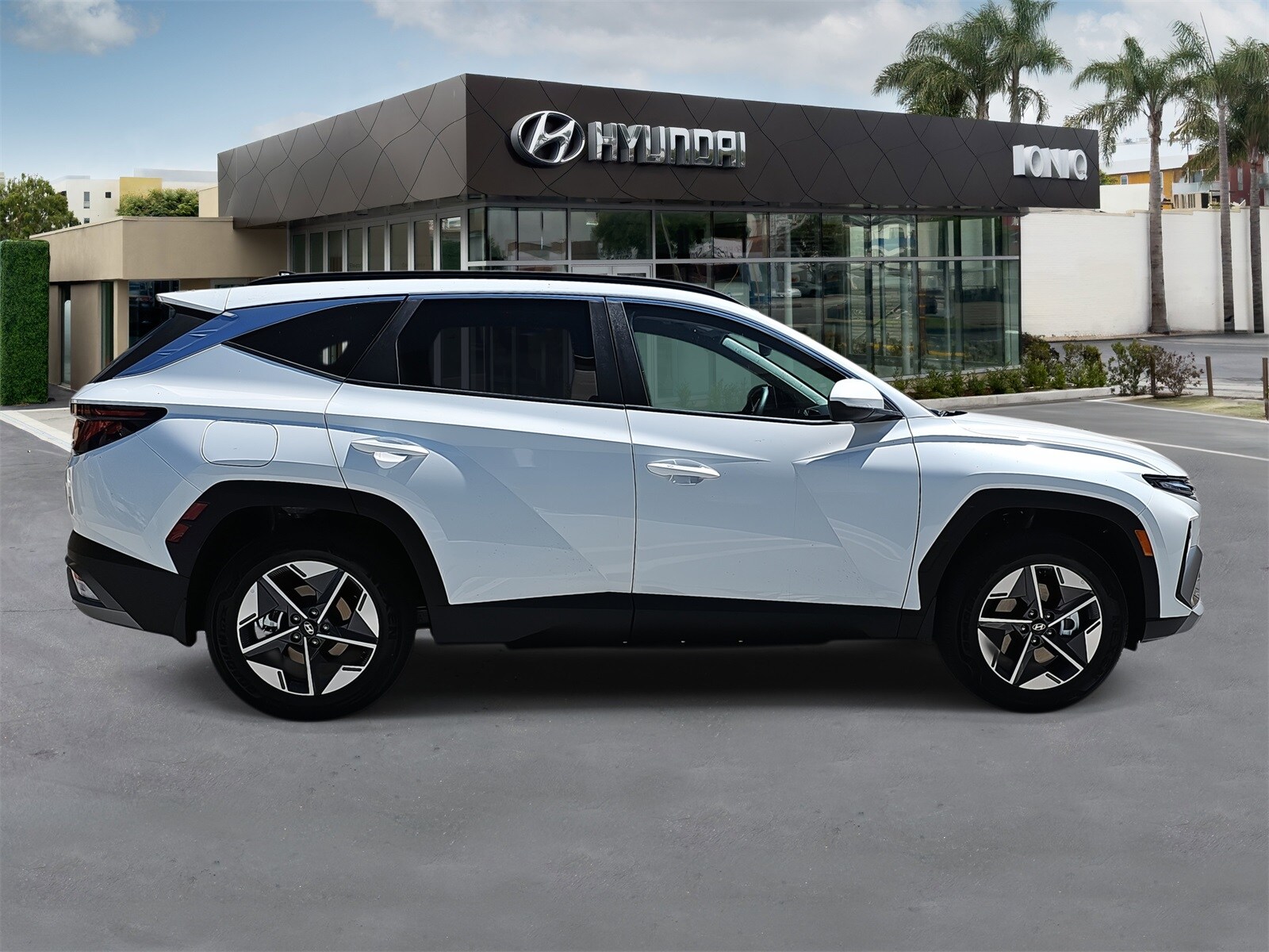 2025 Hyundai Tucson Plug-in Hybrid SEL photo 2
