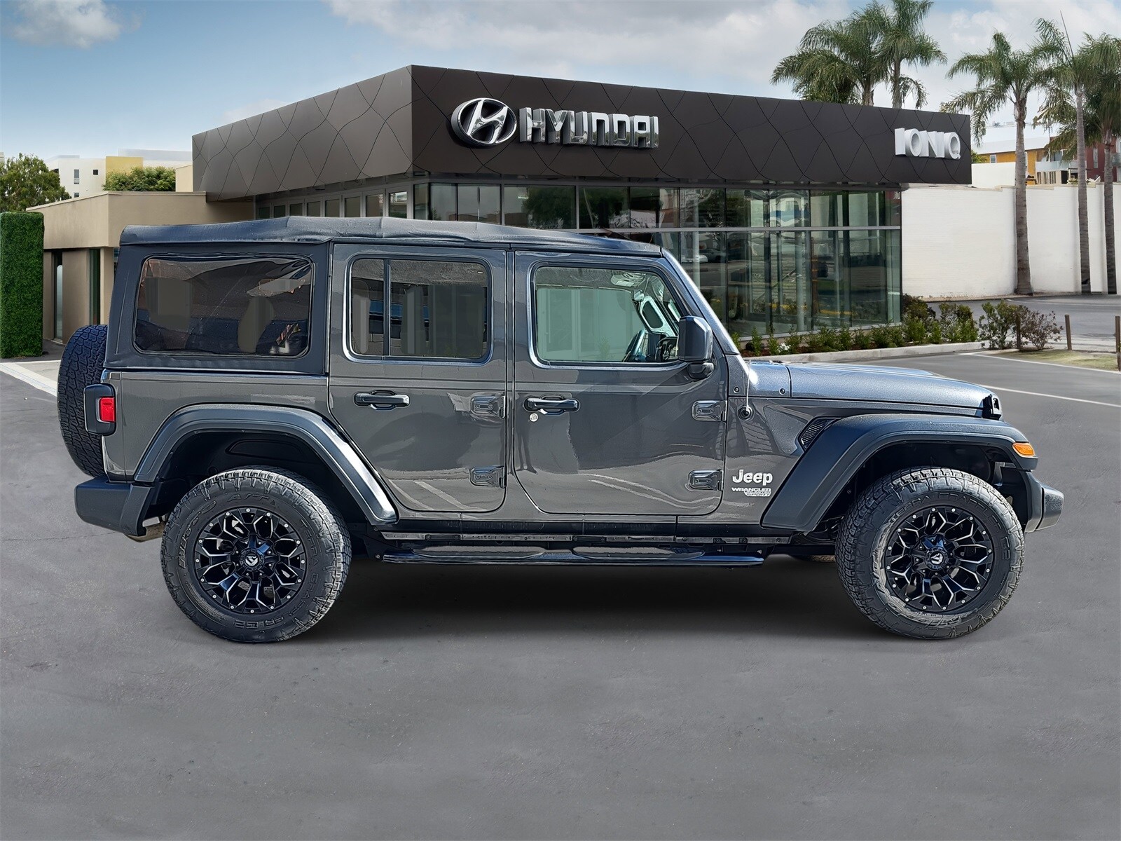 2018 Jeep Wrangler Unlimited Sport S photo 2