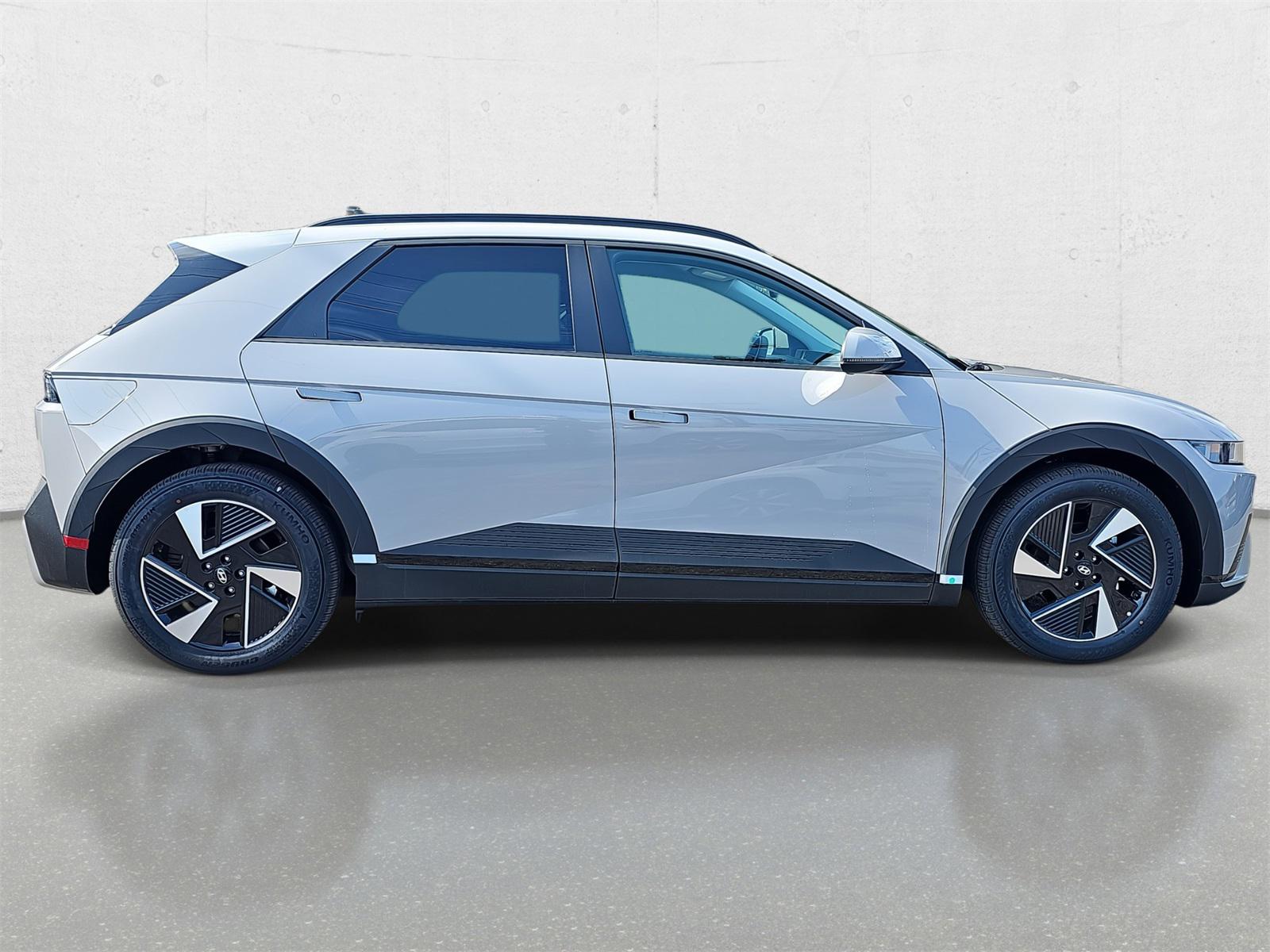 2025 Hyundai Ioniq 5 SEL photo 2