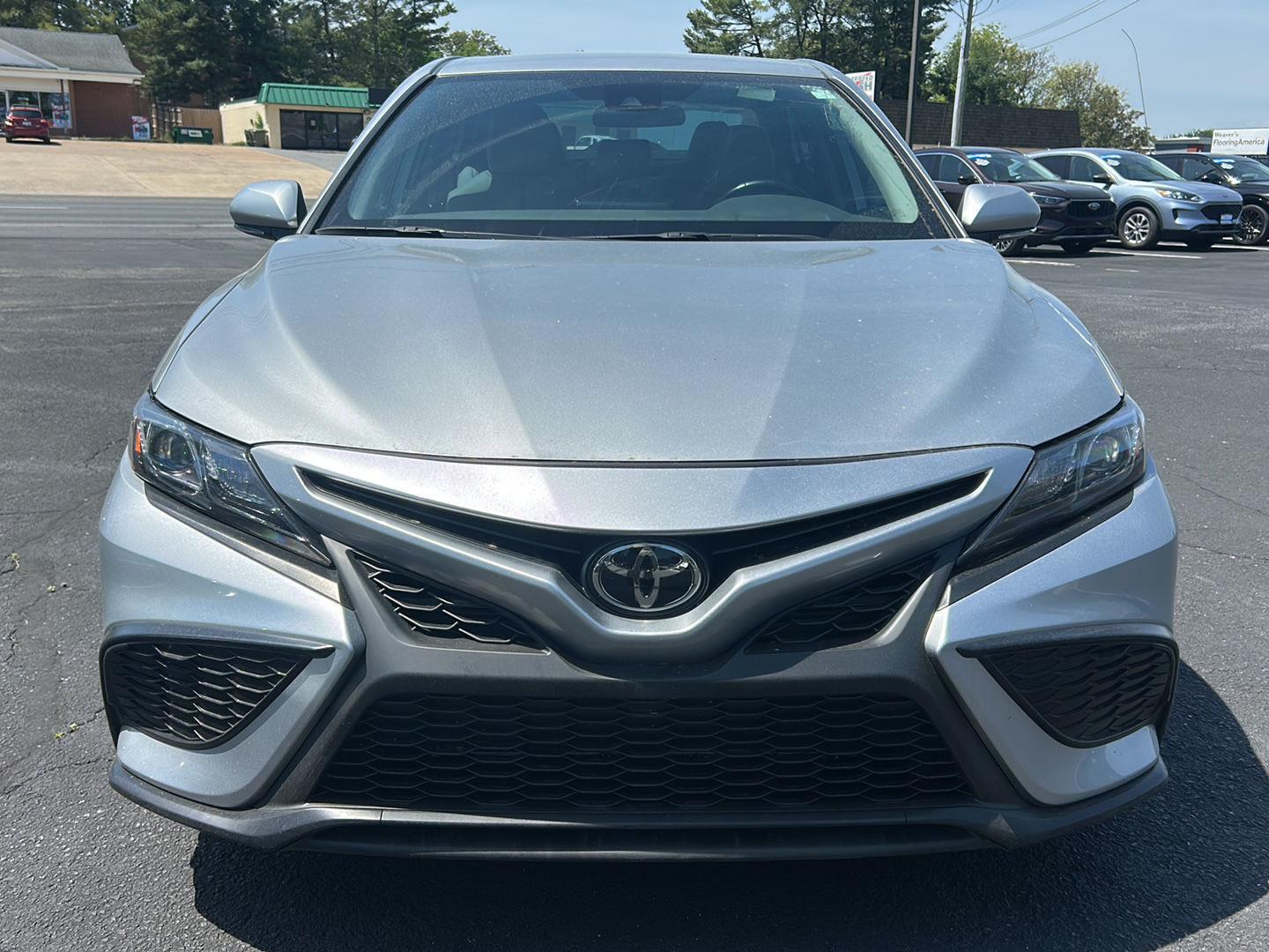 2024 Toyota Camry SE - Photo 9