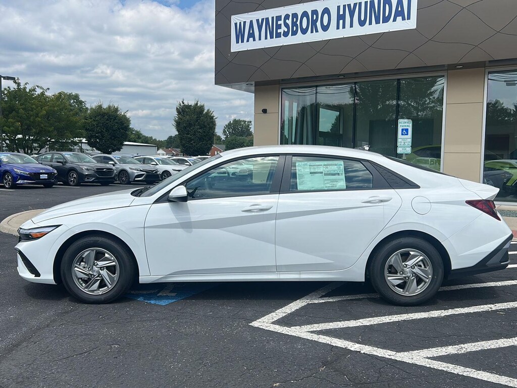 New 2026 Hyundai Elantra SE Sedan