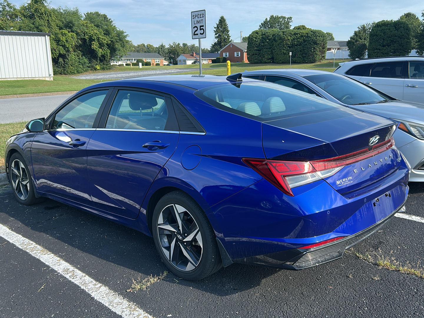 2023 Hyundai Elantra Limited - Photo 3