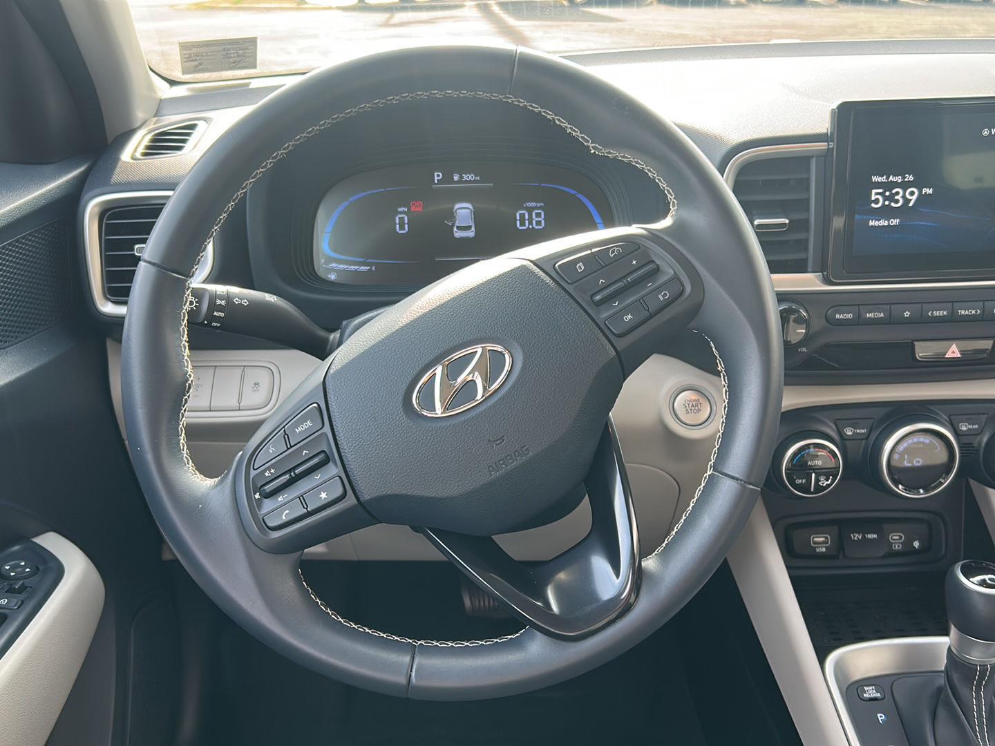 2024 Hyundai Venue Limited - Photo 18