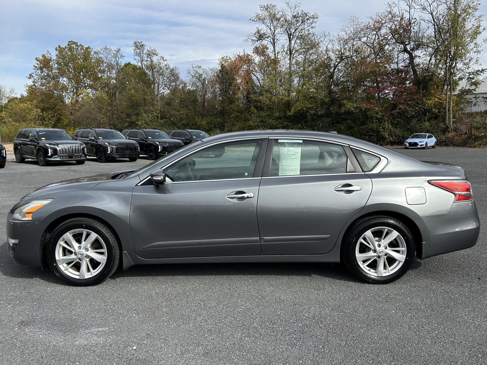 Used 2015 Nissan Altima SV with VIN 1N4AL3AP8FC453532 for sale in Greencastle, PA
