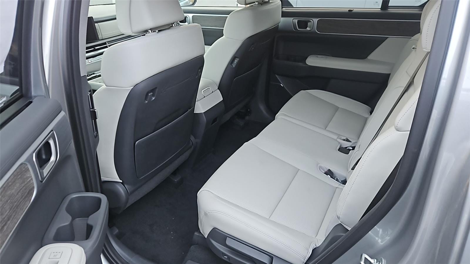 2024 Hyundai Santa Fe Limited - Photo 8