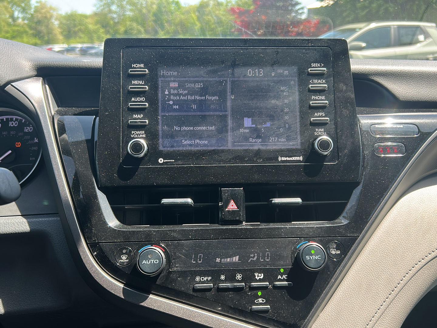 2024 Toyota Camry SE - Photo 17