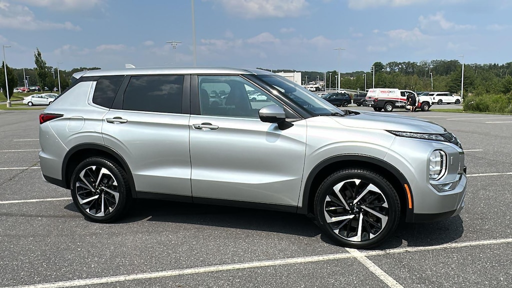 Used 2022 Mitsubishi Outlander SE S-AWC