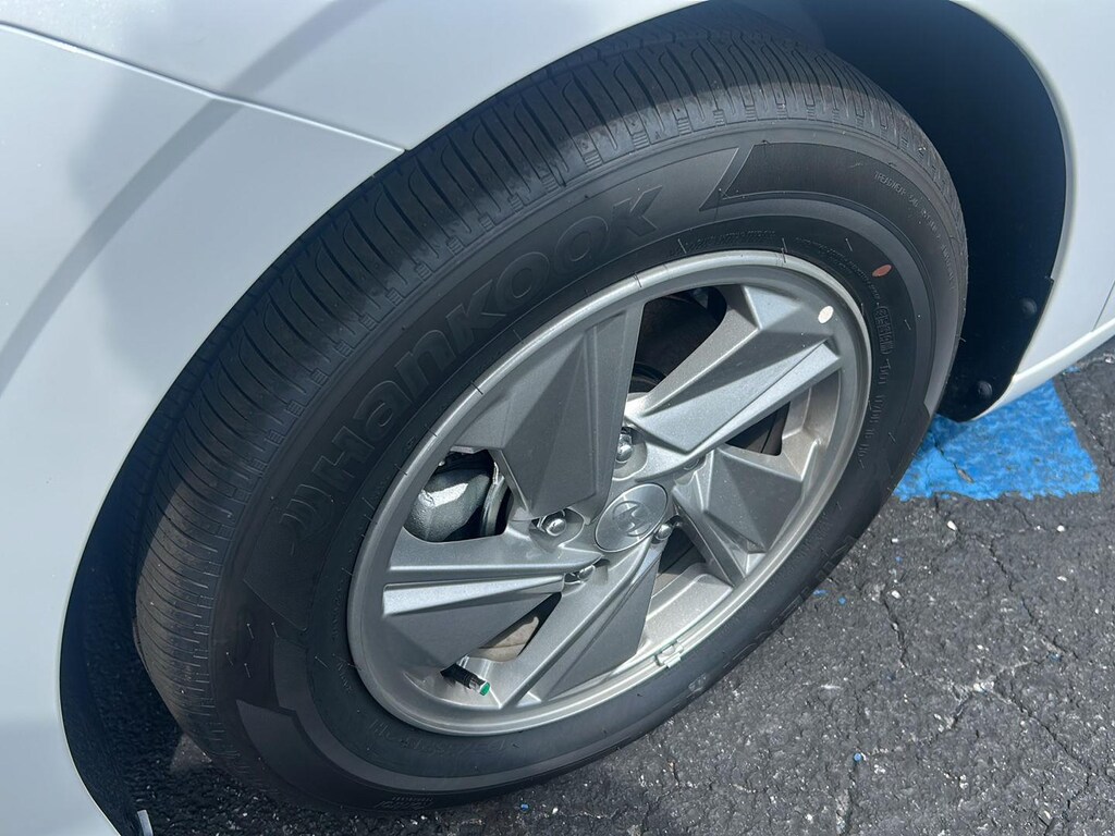 New 2026 Hyundai Elantra SE Sedan