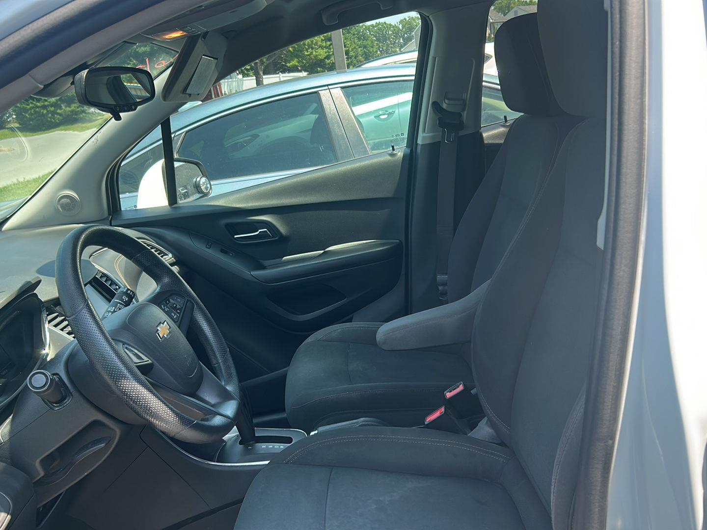 2021 Chevrolet Trax LS - Photo 8