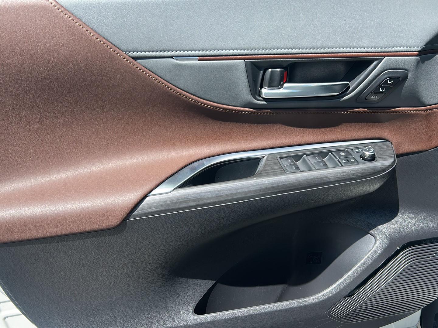 2022 Toyota Venza XLE - Photo 14