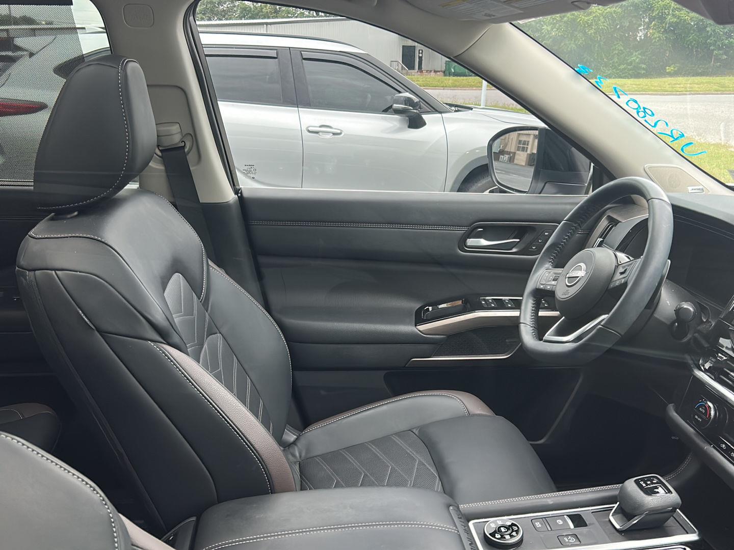 2025 Nissan Pathfinder Platinum - Photo 9
