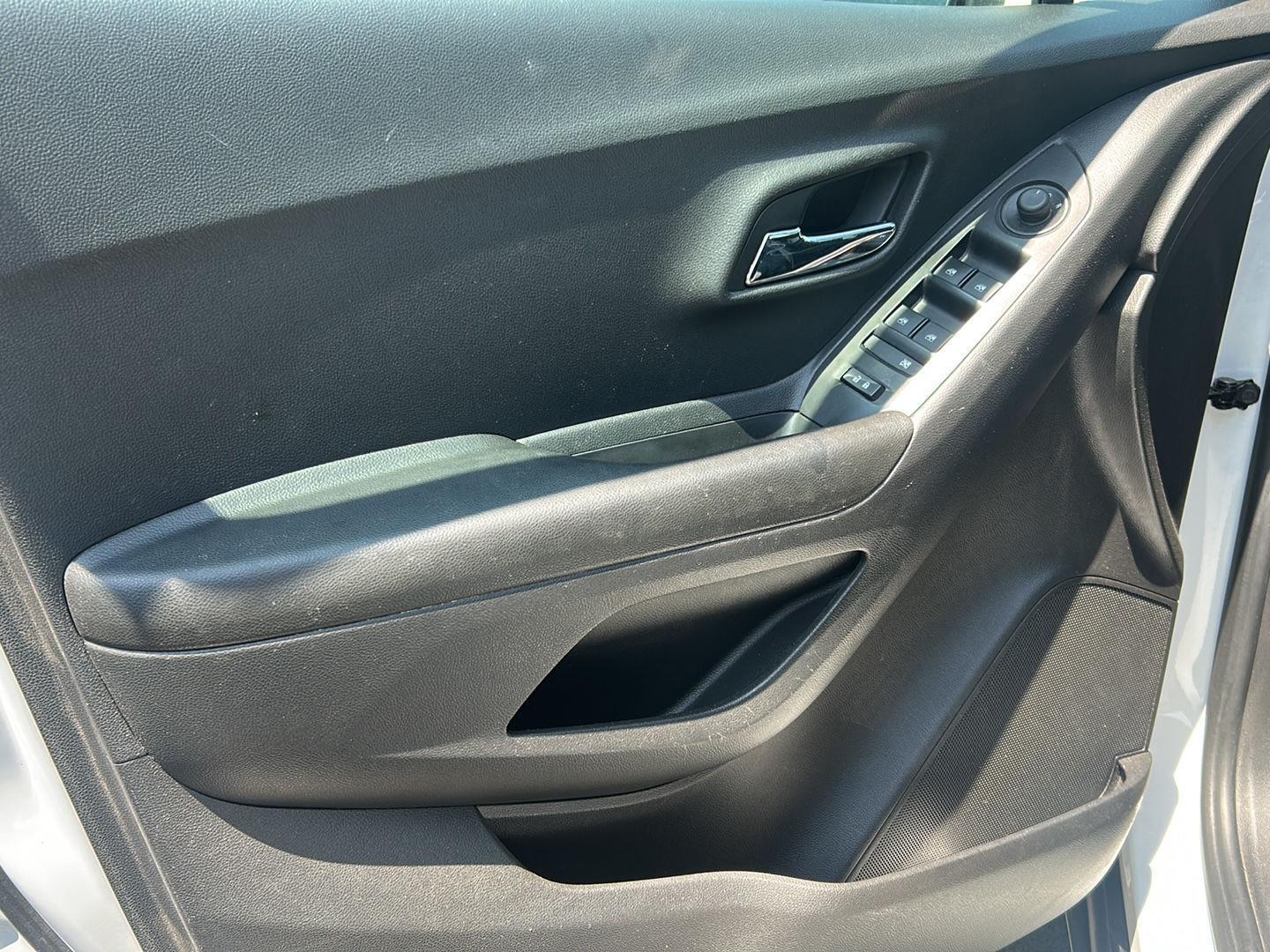 2021 Chevrolet Trax LS - Photo 7
