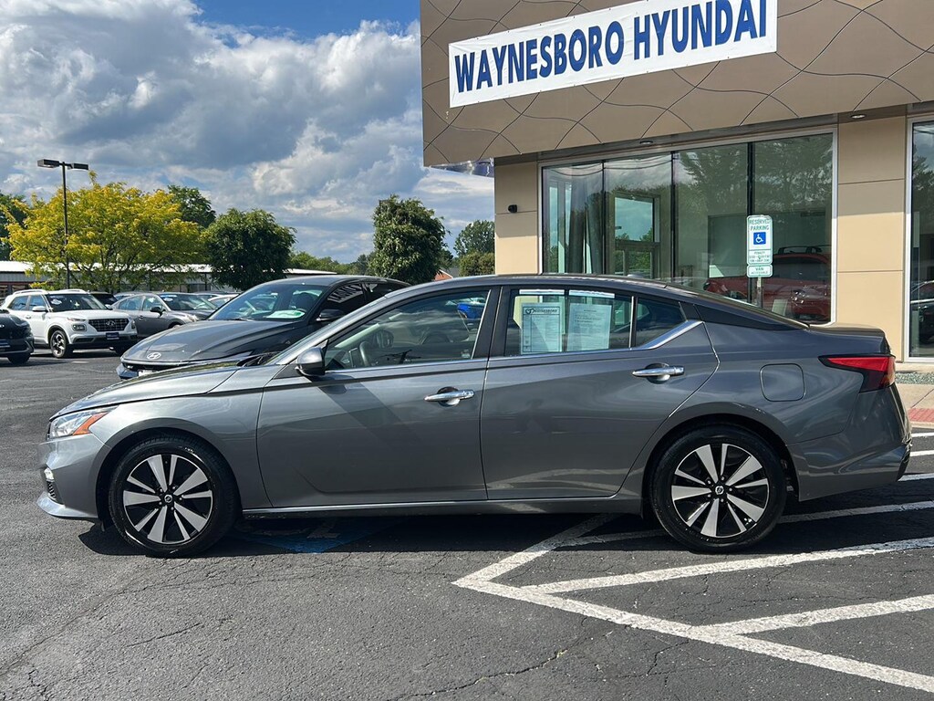 Used 2022 Nissan Altima 2.5 SV Sedan