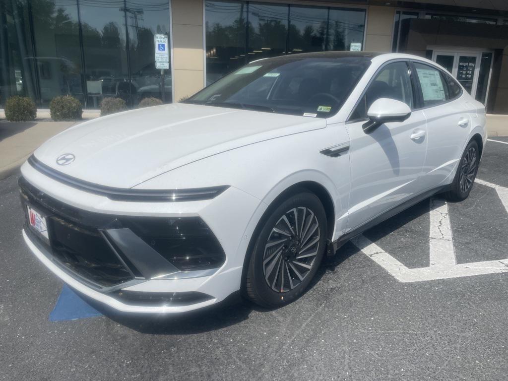 2024 Hyundai Sonata Hybrid Limited photo 2