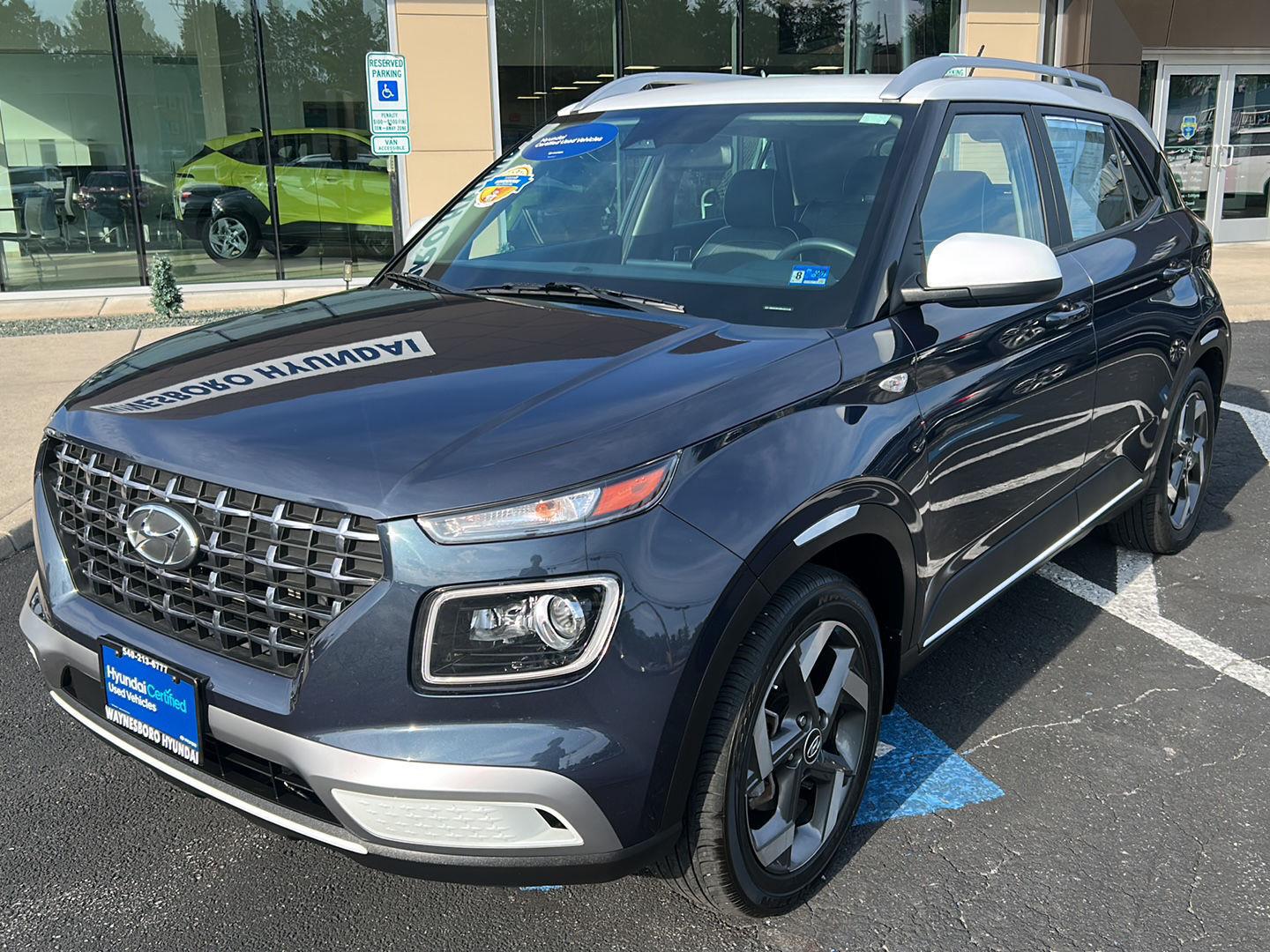 2024 Hyundai Venue Limited - Photo 2