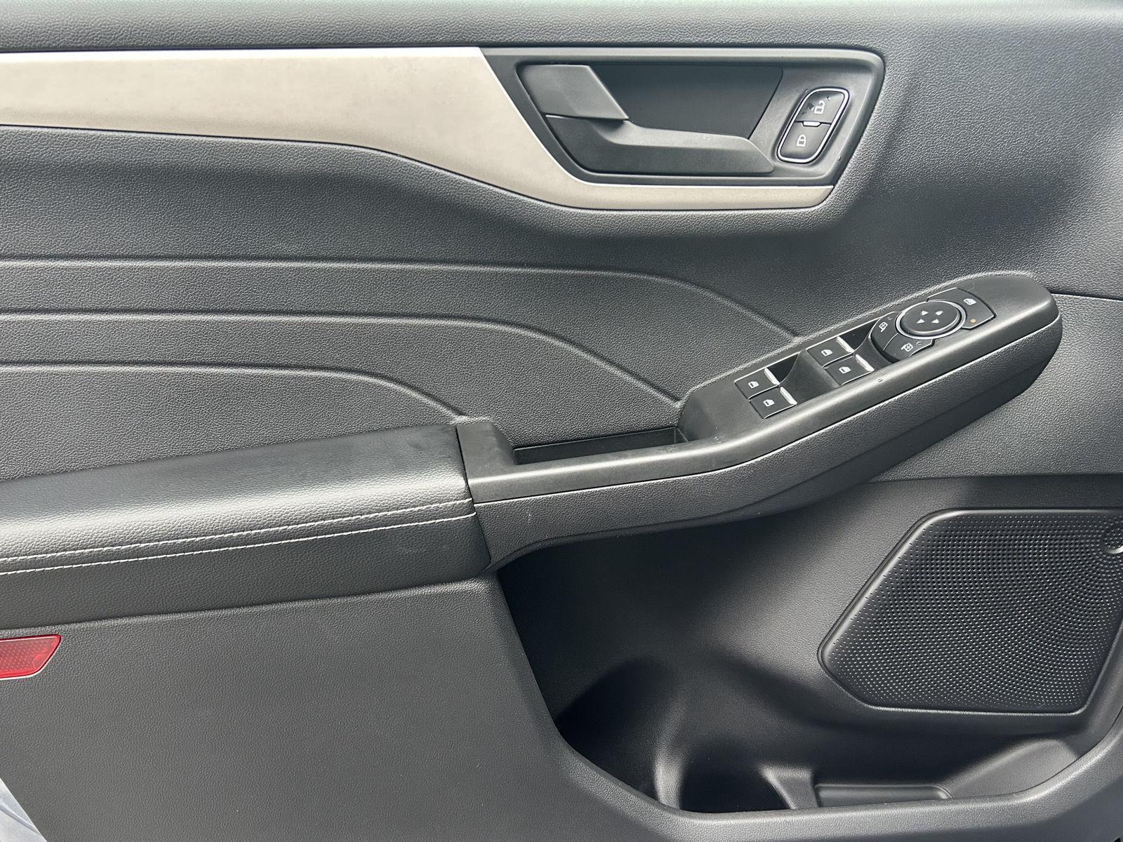 2022 Ford Escape SE - Photo 12