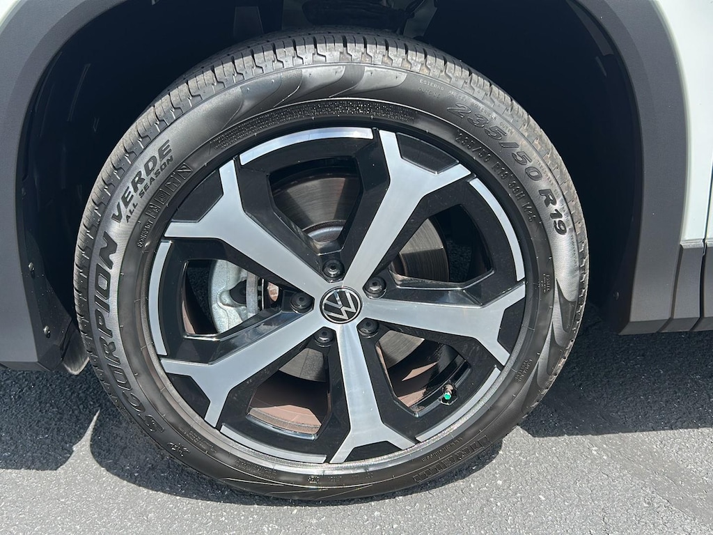 Used 2025 Volkswagen Tiguan SE SUV