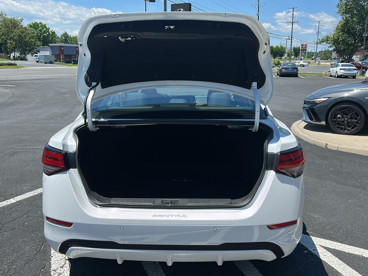 2023 Nissan Sentra SV - Photo 7