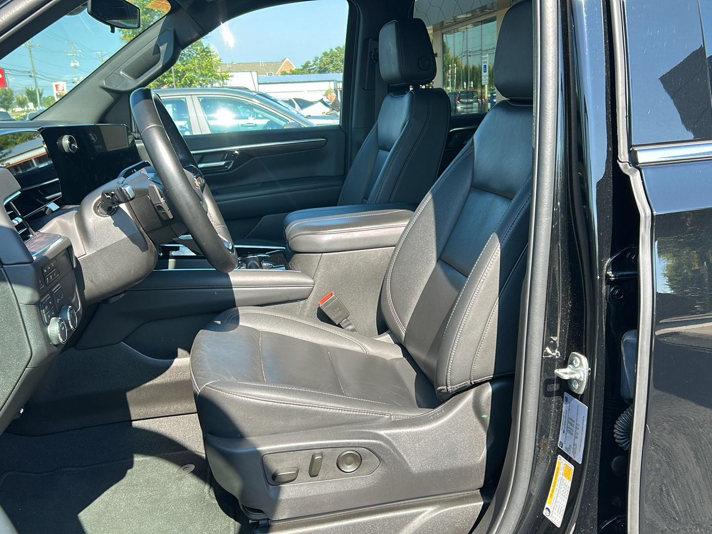 2025 Chevrolet Tahoe LT - Photo 11