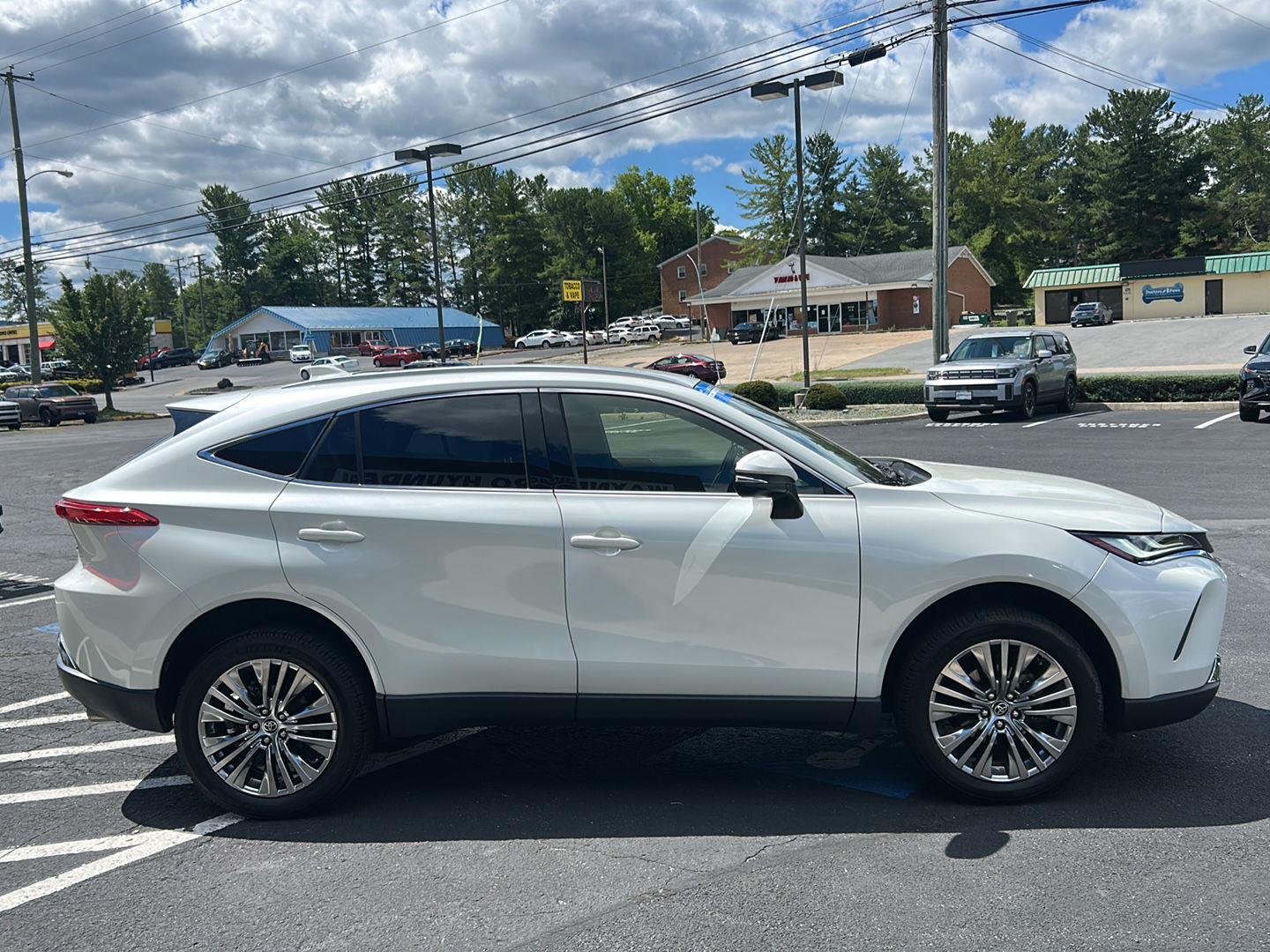 2022 Toyota Venza XLE - Photo 11