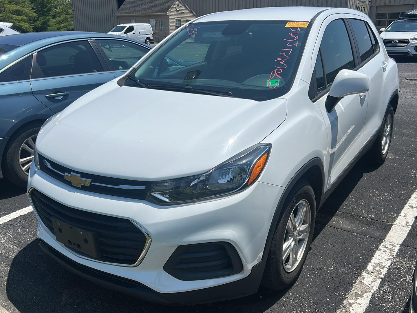 2021 Chevrolet Trax LS's photo