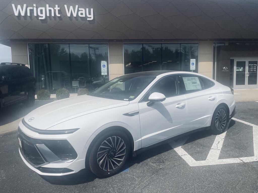 New 2024 Hyundai Sonata Hybrid Limited Sedan