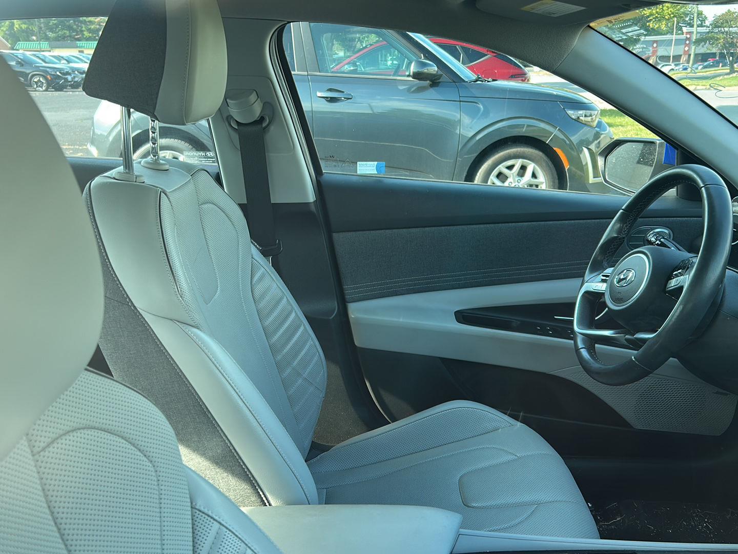 2023 Hyundai Elantra Limited - Photo 7
