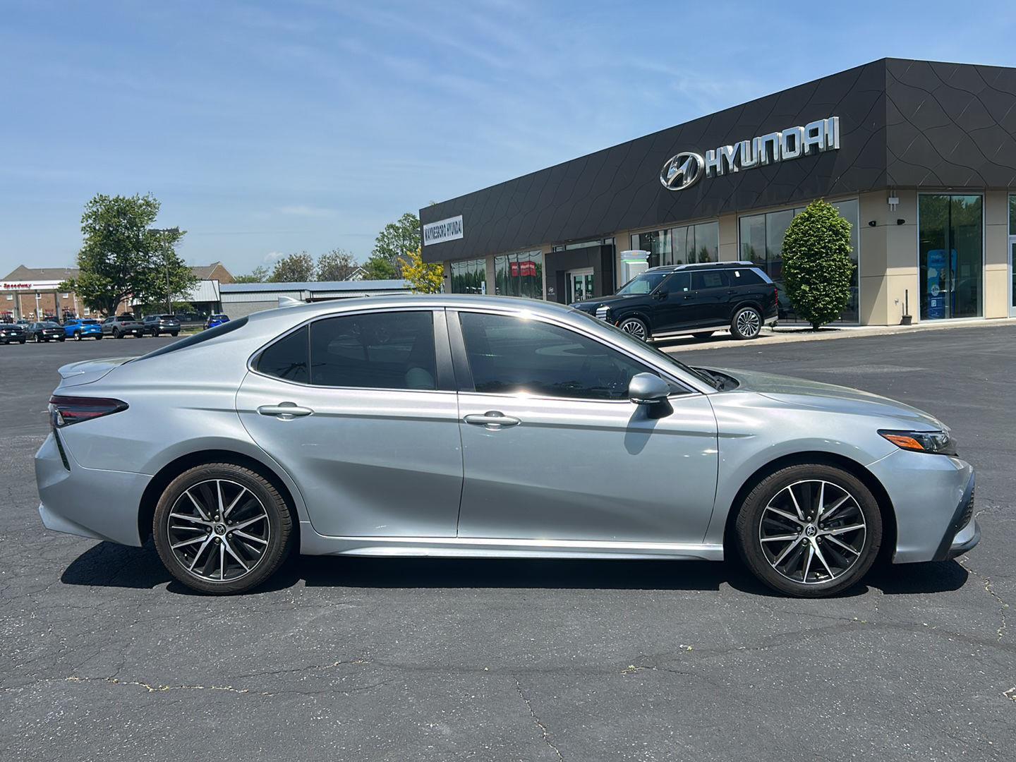 2024 Toyota Camry SE - Photo 7
