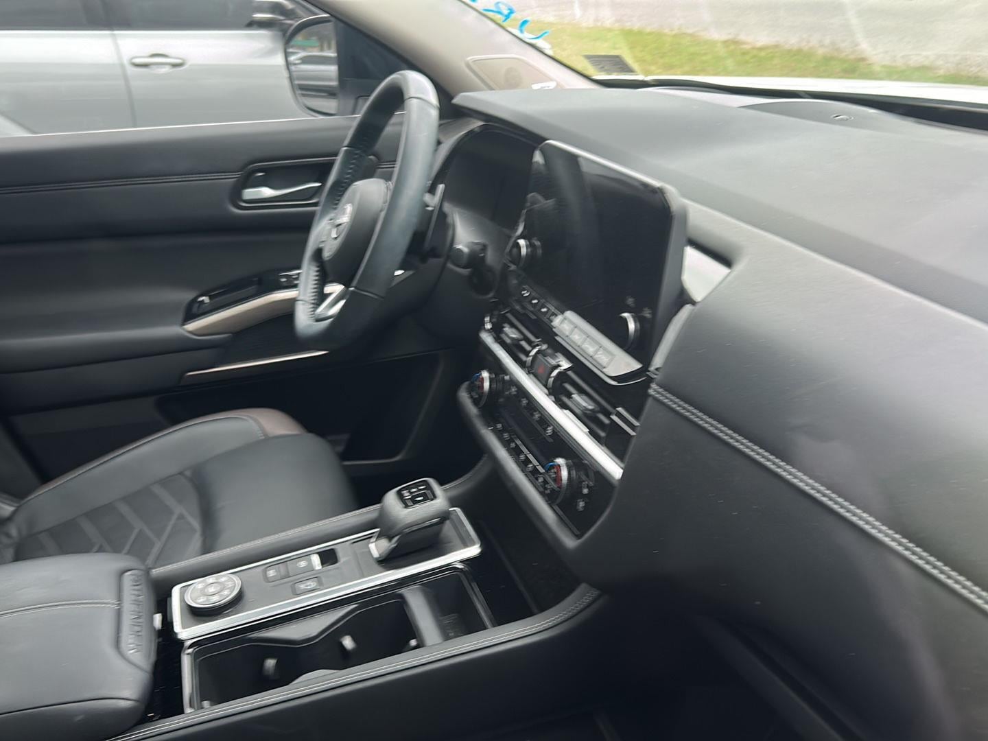 2025 Nissan Pathfinder Platinum - Photo 10
