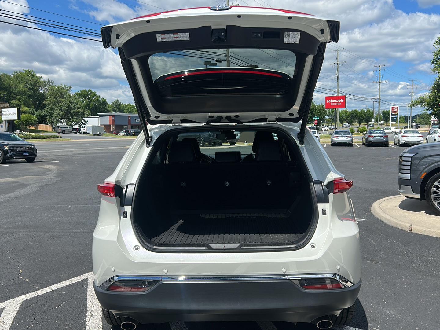 2022 Toyota Venza XLE - Photo 7